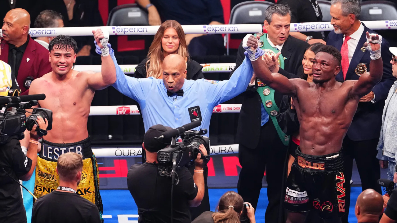 Christian Mbilli (kanan) dan Lester Martinez setelah pertarungan diumumkan imbang. (Foto: Fight TV)