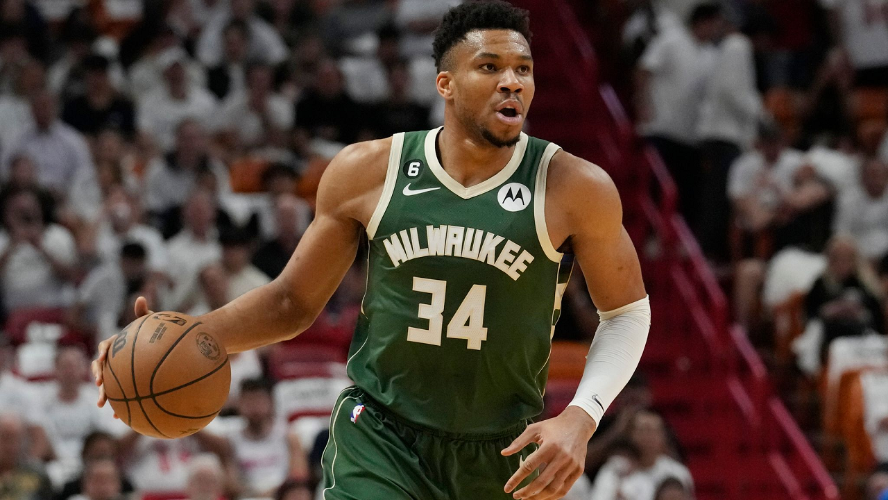 Giannis Antetokounmpo persiapkan mental jika Bucks menukarnya secara mendadak.
