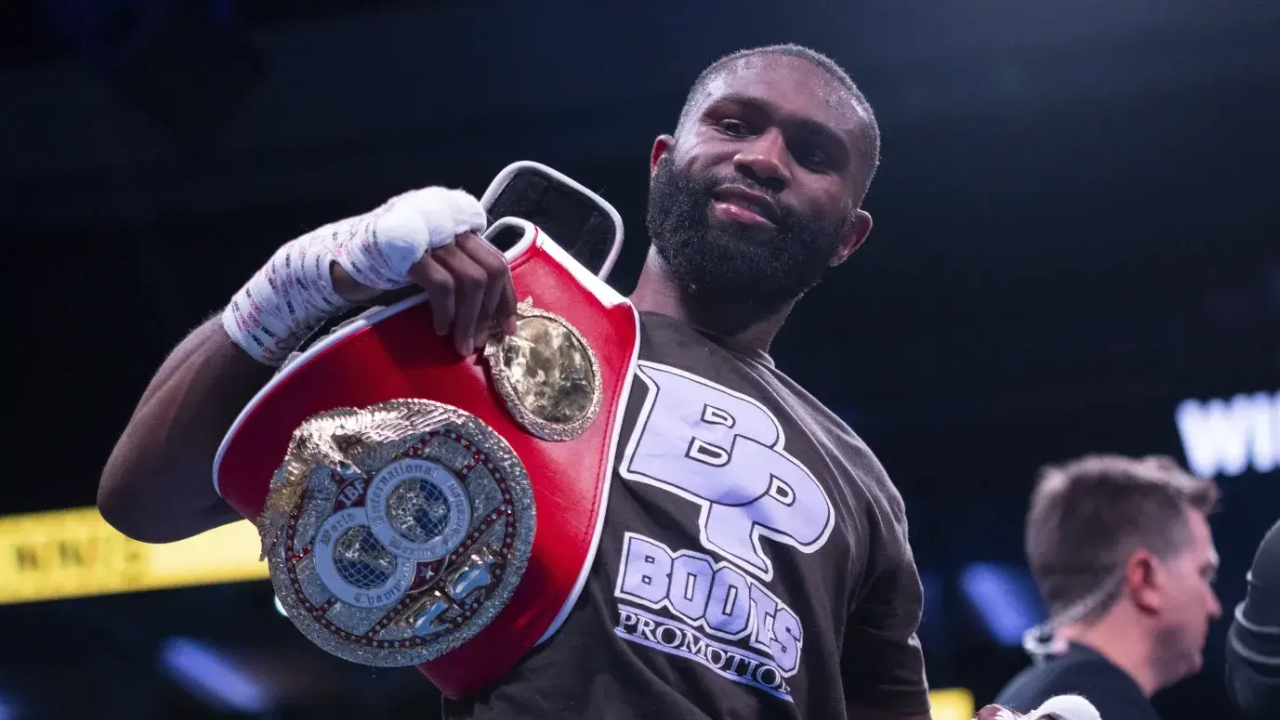 Untuk menghadapi Terence Crawford, Jaron Ennis harus setuju bertarung di kelas berat lain, bukan di 154 pound. (Foto: Fight TV)