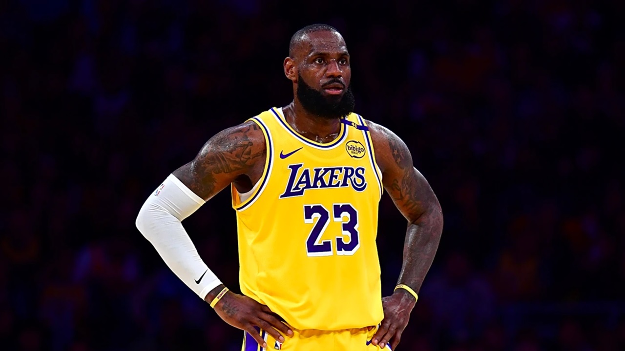 LeBron James Dinilai Tidak Pantas Dibuatkan Patung di Lakers