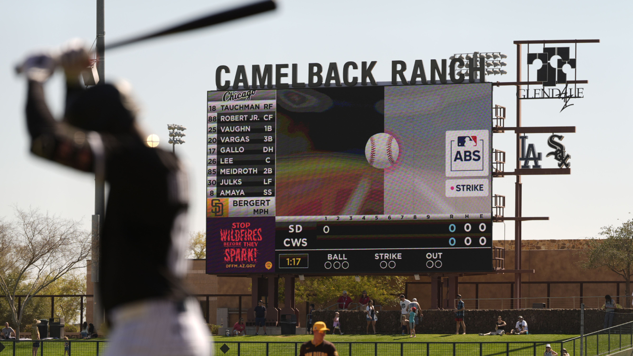 Mulai musim 2026, MLB akan mengadopsi sistem tantangan otomatis bola-strike (ABS), setelah bertahun-tahun uji coba di liga minor, latihan pramusim, dan pada All-Star Game 2025. (Foto: AP)