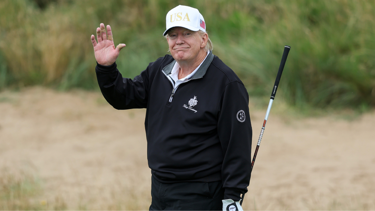 Donald Trump telah lama memiliki hubungan dengan olahraga golf, sehingga kehadirannya di Ryder Cup pertama yang diadakan di wilayah New York tidak mengejutkan. (Foto: Golf Digest)