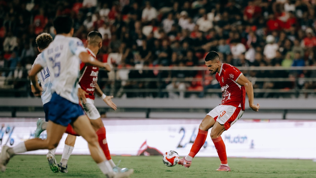 Penyerang Bali United, Boris Kopitovic