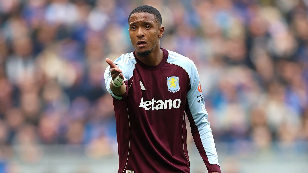 Bek Aston Villa, Ezri Konsa