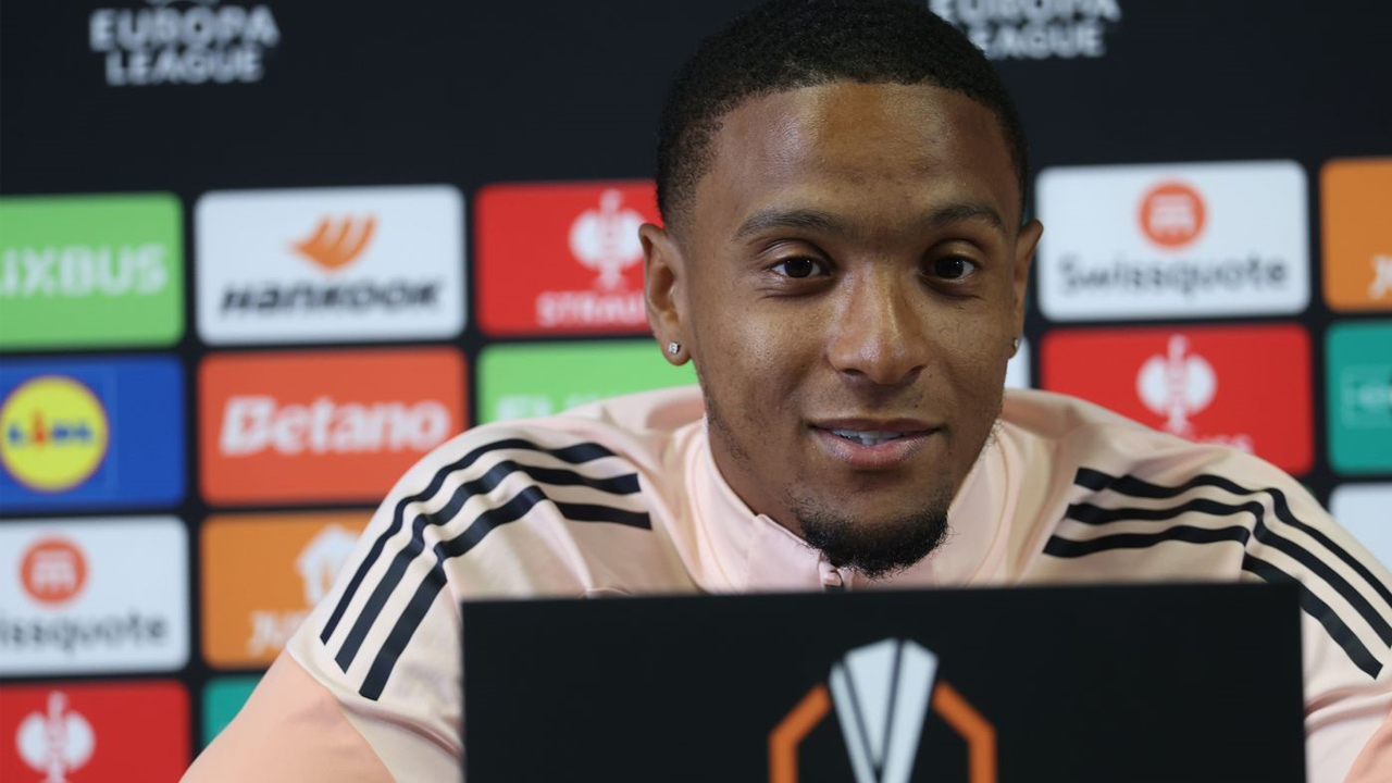 Ezri Konsa.