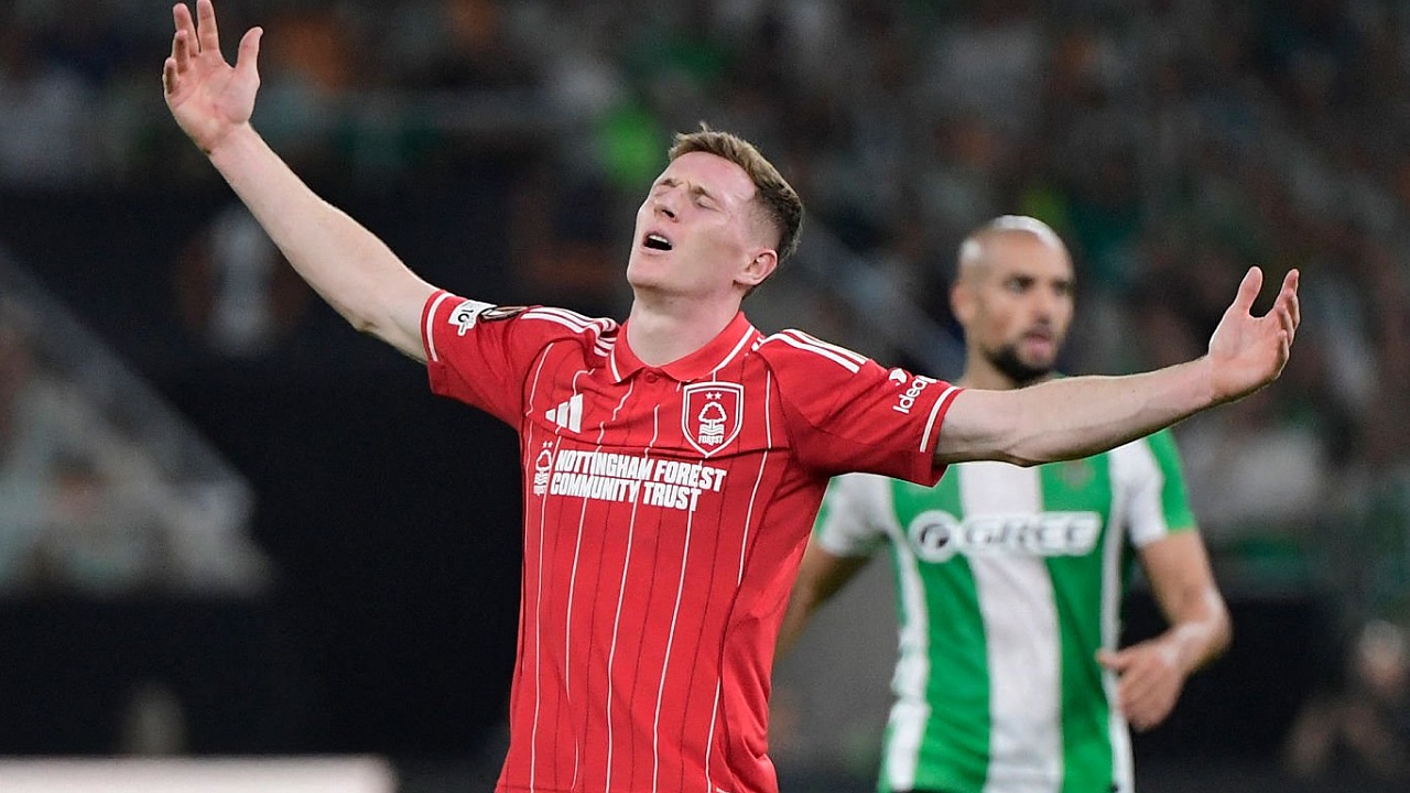 Gelandang Nottingham Forest, Elliot Anderson. (Foto: CRISTINA QUICLER/AFP via Getty Images)