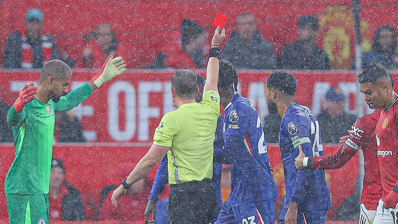Chelsea mendapat enam kartu di laga melawan Manchester United, Sabtu (20/9). (Foto: James Gill - Danehouse/Getty Images)