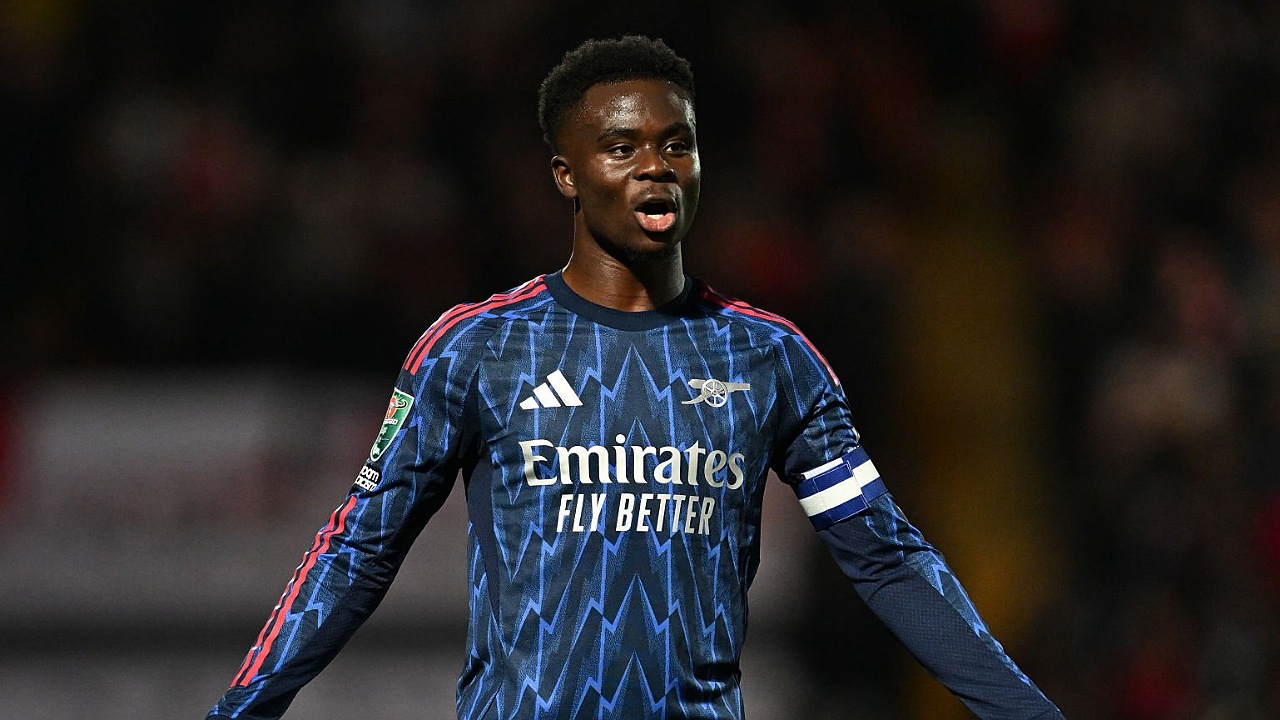 Mikel Arteta mengabarkan kondisi Bukayo Saka. (Foto: David Price/Getty Images)