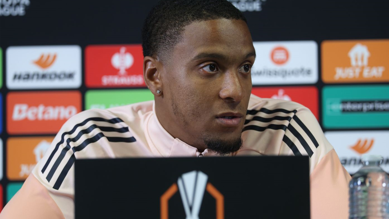 Ezri Konsa.