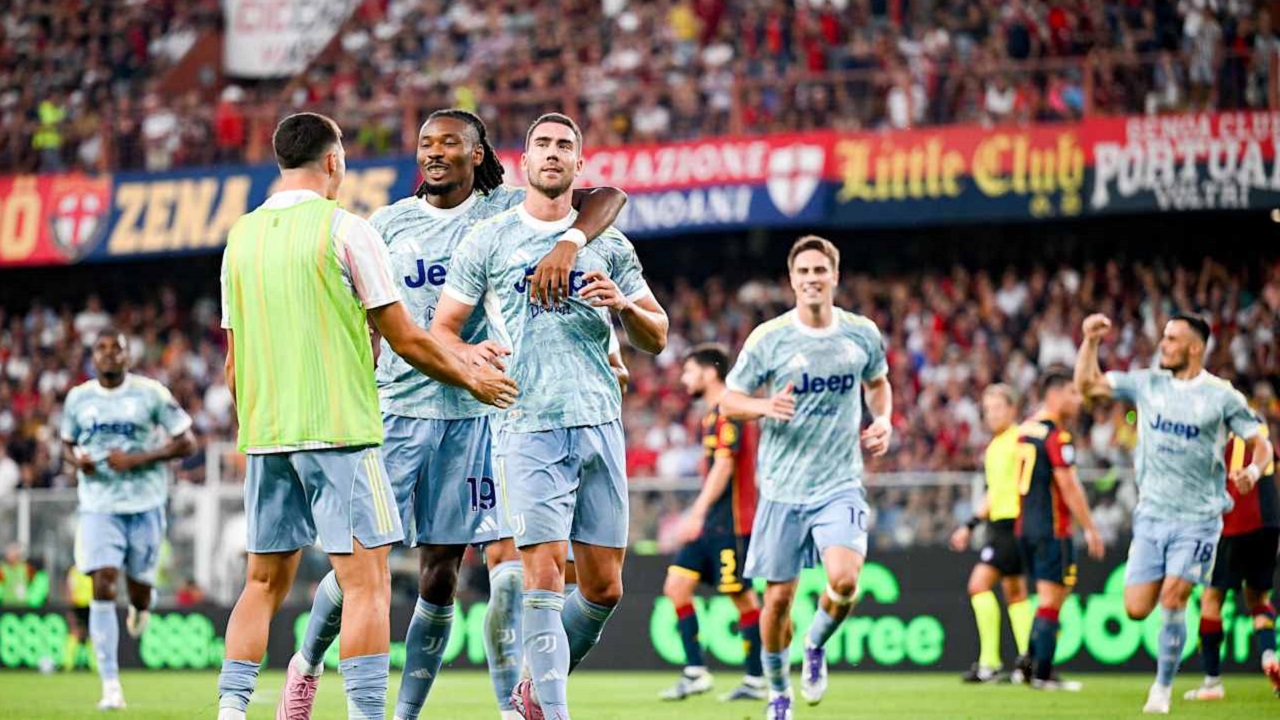 Dusan Vlahovic masih bisa pergi di bulan Januari (Image: Juventus)