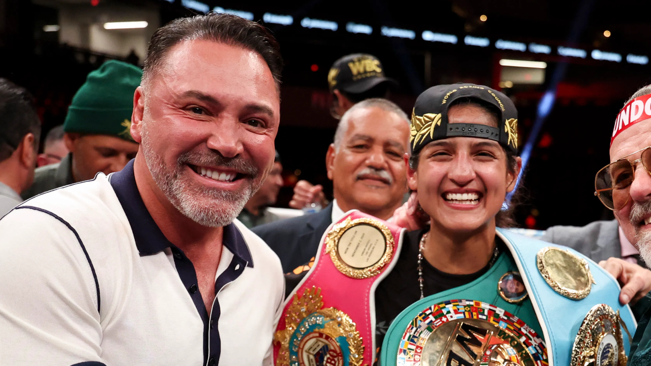 Oscar De La Hoya (kiri) dan Gabriela Fundora. (Foto: Fight TV)