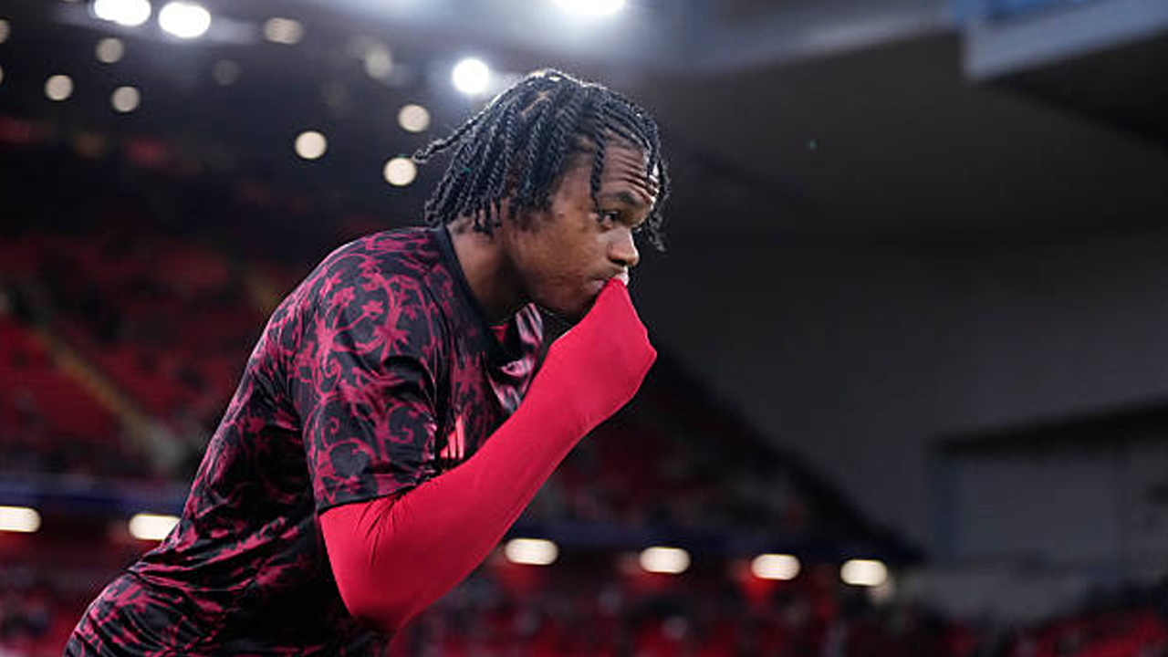 Rio Ngumoha Resmi Teken Kontrak Profesional Pertama di Liverpool
