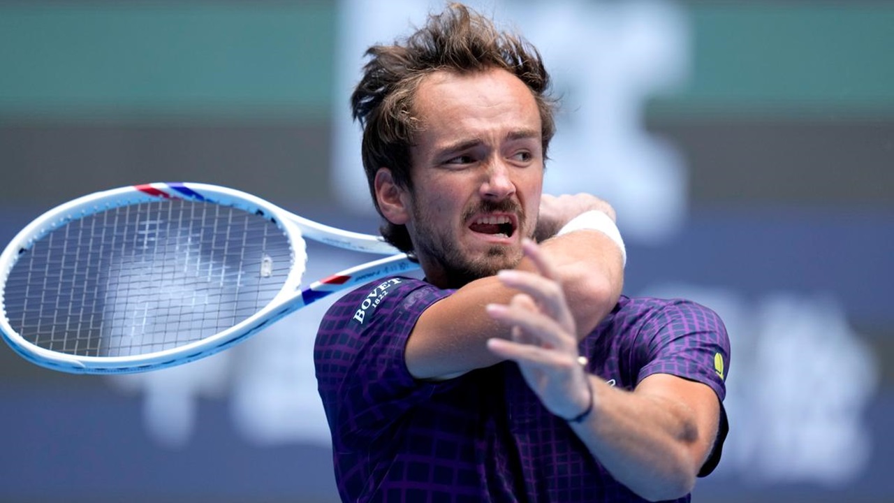 Daniil Medvedev Akui Terkadang Bertindak Sedikit ‘Gila’ Di Lapangan