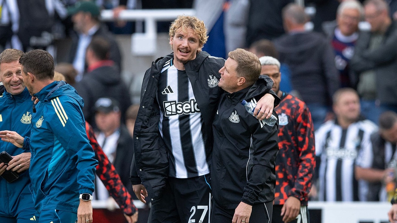 Nick Woltemade dan manajer Newcastle, Eddie Howe