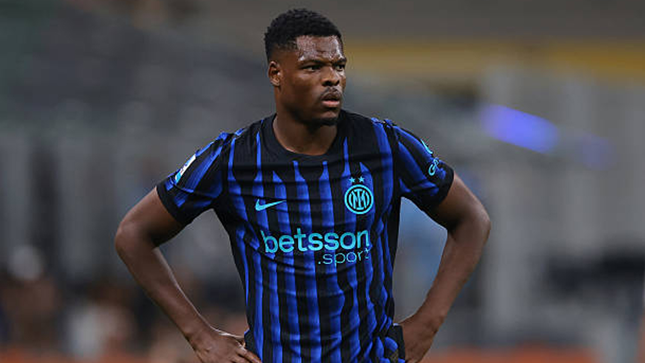 Hadapi Cagliari, Cristian Chivu Pertimbangkan Istirahatkan Denzel Dumfries