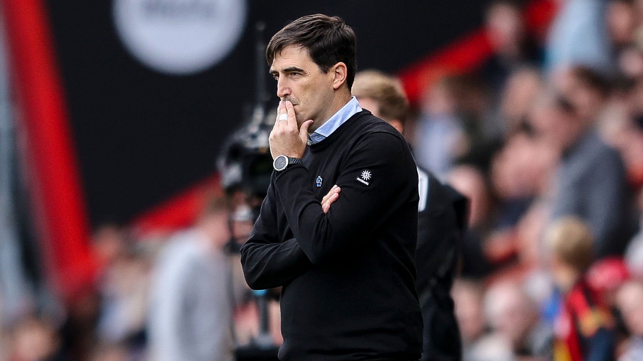 Manajer Bournemouth, Andoni Iraola. (Foto: Robin Jones/Getty Images)