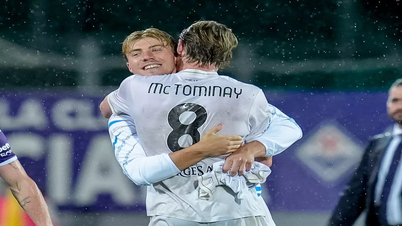 Rasmus Hojlund bertekad mengikuti jejak Scott McTominay di Napoli, yang musim lalu langsung membantu tim memenangkan Scudetto dan keluar sebagai MVP Serie A 2024/25 / via Getty Images