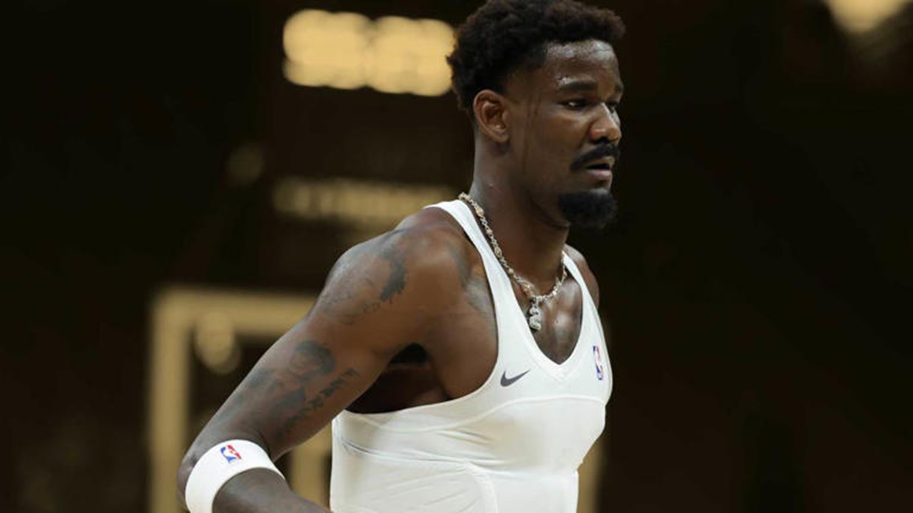 JJ Redick Terkesan dengan Posturnya DeAndre Ayton