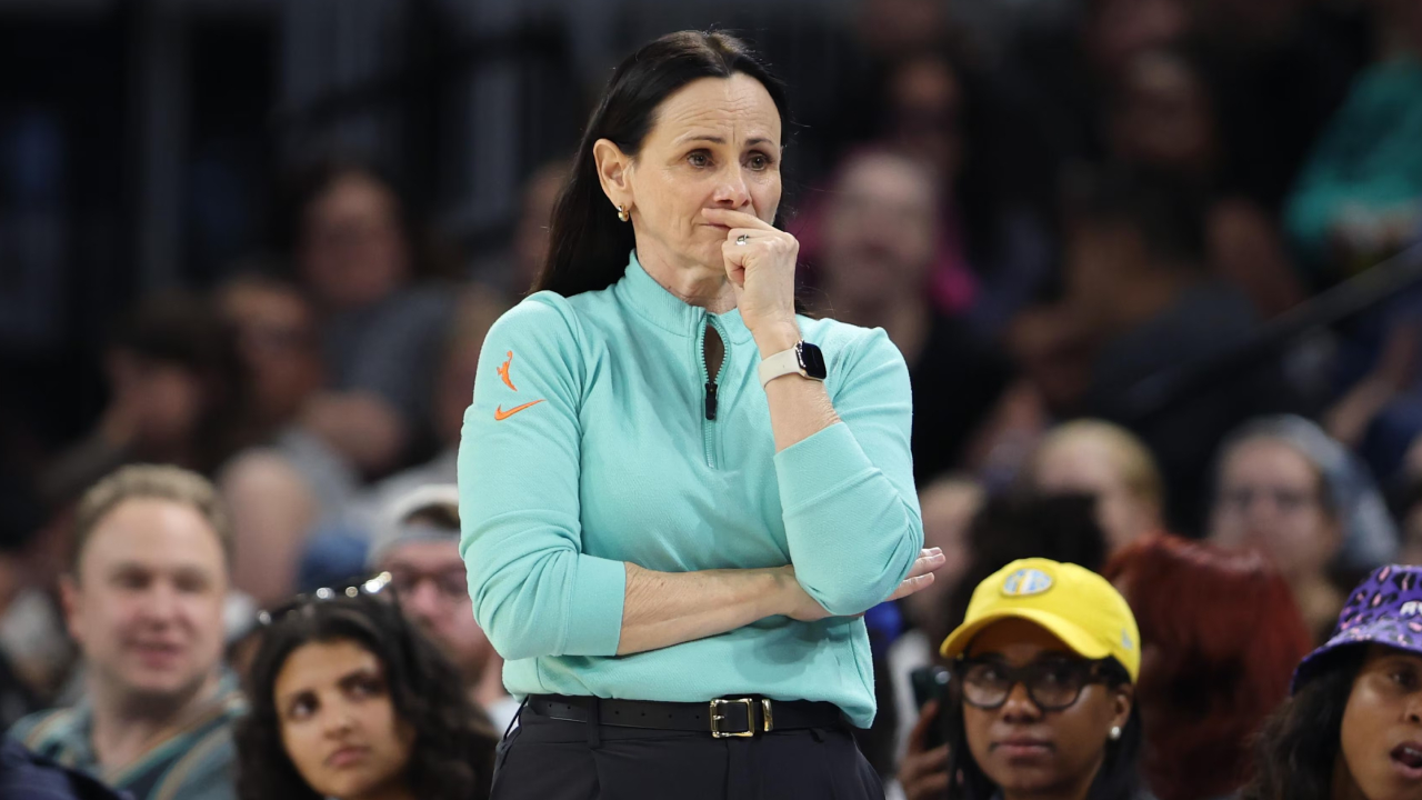 Sandy Brondello menjadi pelatih ketiga dalam sejarah WNBA yang memenangkan kejuaraan dan kemudian hengkang dalam waktu satu tahun. (Foto: AP)