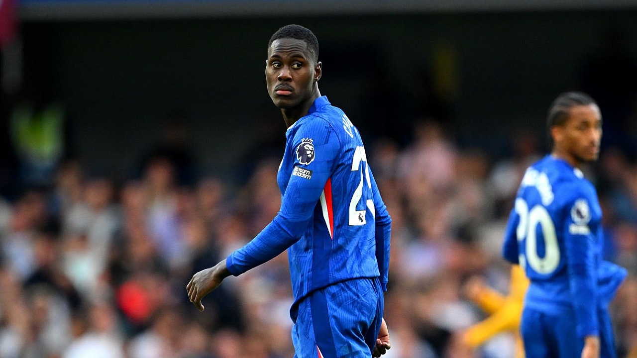 Enzo Maresca mengomentari kartu merah Trevoh Chalobah. (Foto: Clive Mason/Getty Images)