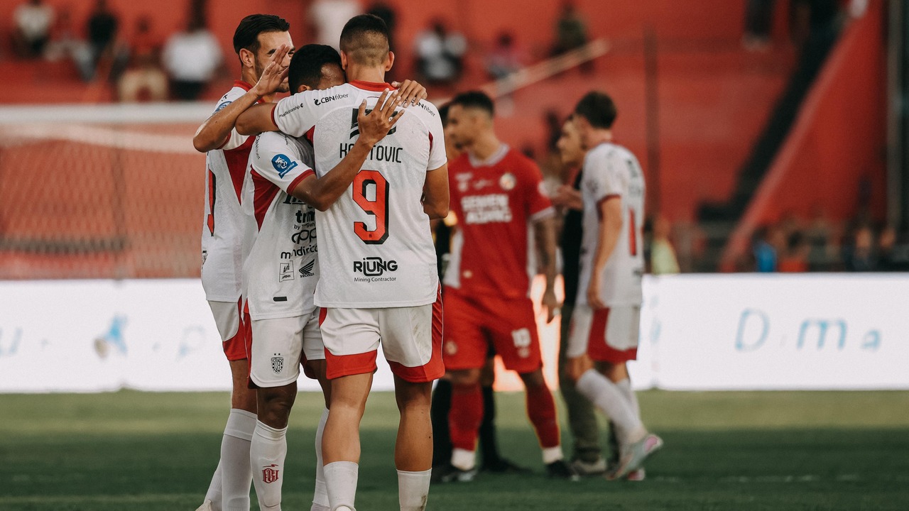 Pemain Bali United merayakan gol ke gawang Semen Padang FC