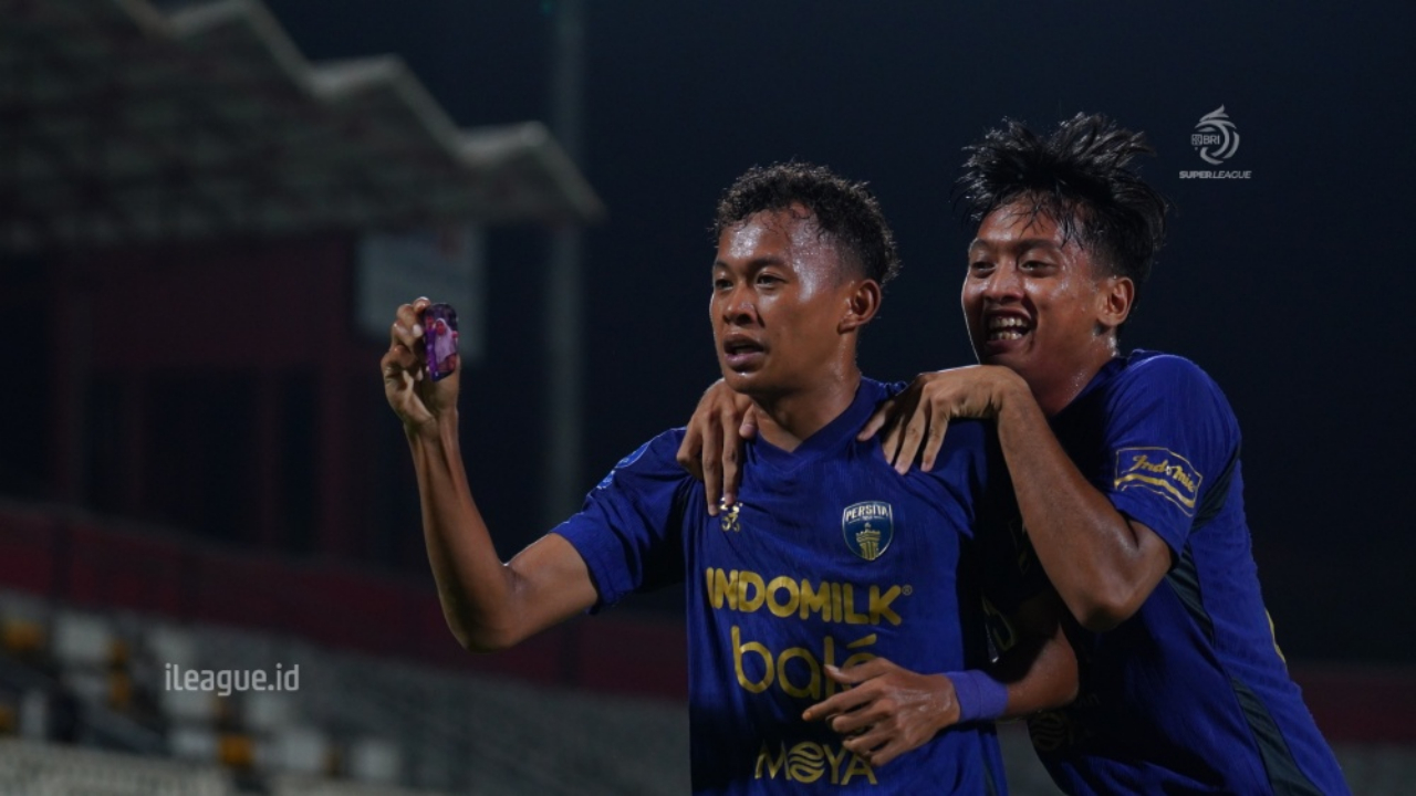 Persita kalahkan Persib 2-1
