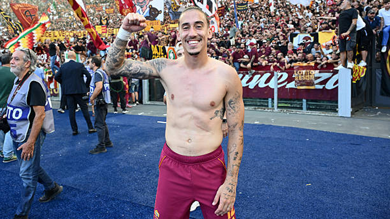Gabung AS Roma, Kostas Tsimikas Kini Bisa Bersaing Tanpa Rasa Tegang