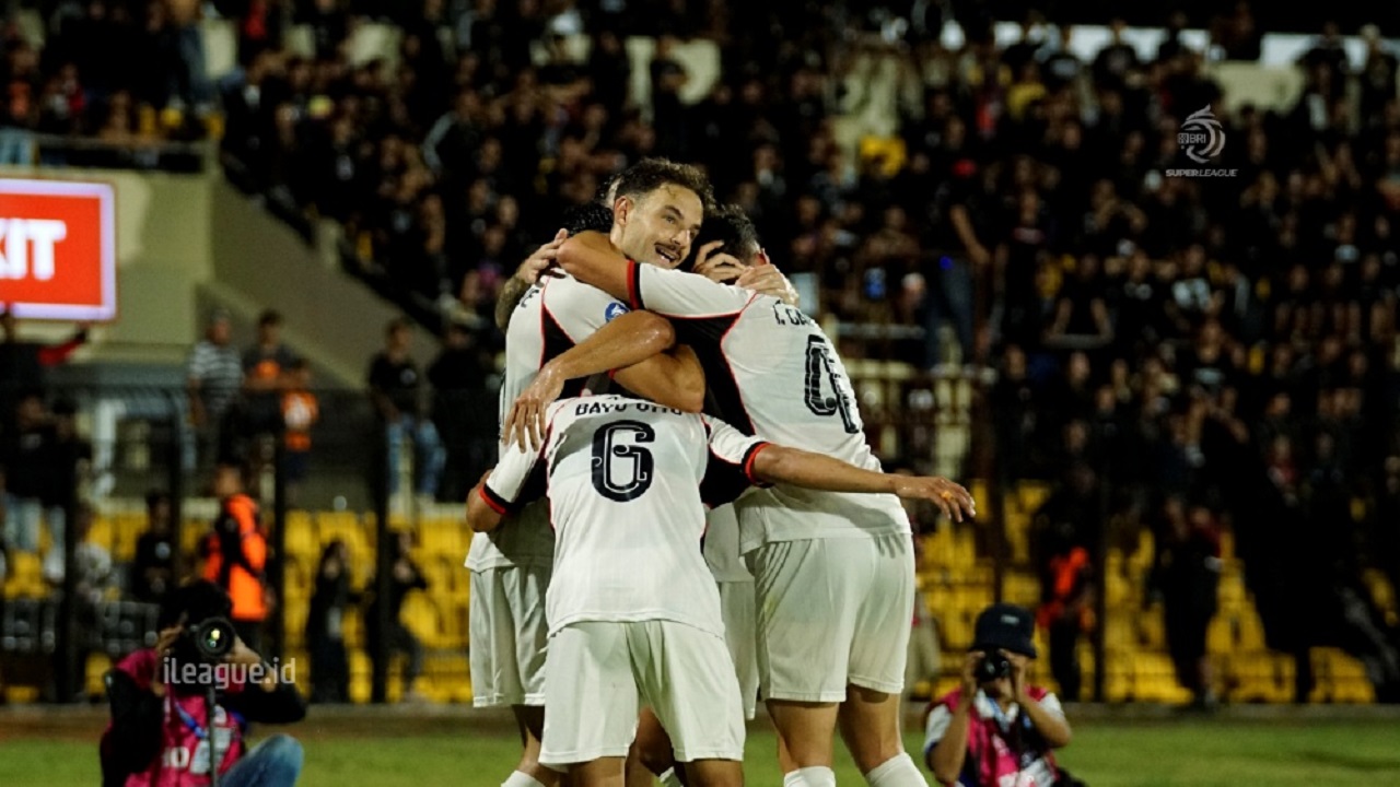 Pemain Persik Kediri merayakan gol ke gawang Persijap Jepara