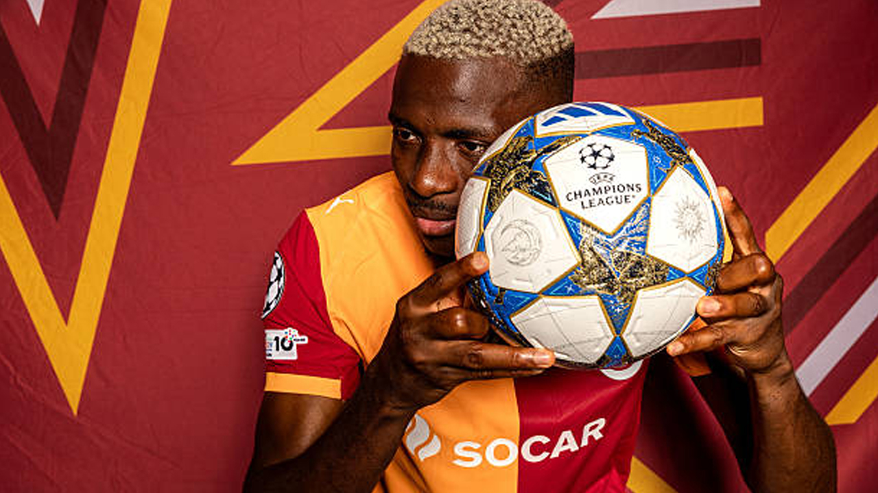 Arne Slot Tegaskan Victor Osimhen Tak Pernah Masuk Daftar Incaran Liverpool