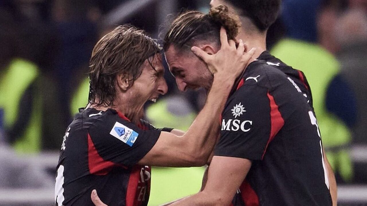 Kehadiran Luka Modric dan Adrien Rabiot sebagai tandem baru di lini tengah AC Milan mendapatkan apresiasi dari Alessandro Costacurta / via Getty Images