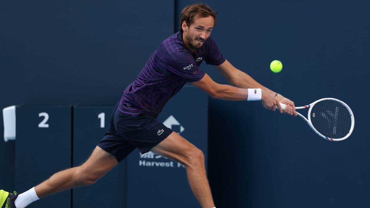 Jegal Alexander Zverev Di Beijing, Daniil Medvedev Tembus Semifinal Ke-60 Dalam Karier