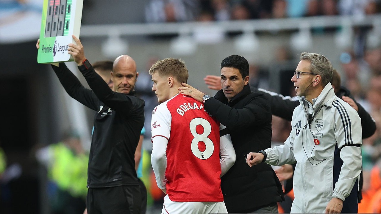 Martin Odegaard masuk dari bangku cadangan saat Arsenal kalahkan Newcastle United, Ahad (28/9)