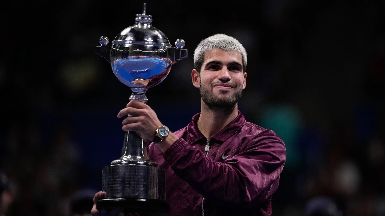 Misi Balas Dendam Tercapai, Carlos Alcaraz Naik Podium Juara Di Tokyo