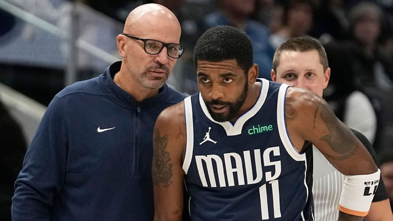 Jason Kidd (kiri) dan Kyrie Irving. (Foto: AP)