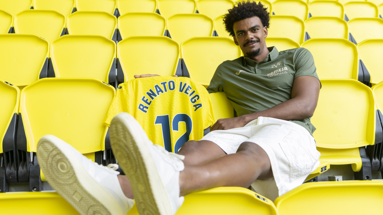 Jelang bentrokan antara Villarreal vs Juventus di Liga Champions dini hari besok (2/10), Renato Veiga mengaku tak menaruh dendam pada Juve yang tidak mengontraknya secara permanen di musim panas kemarin / via Getty Images