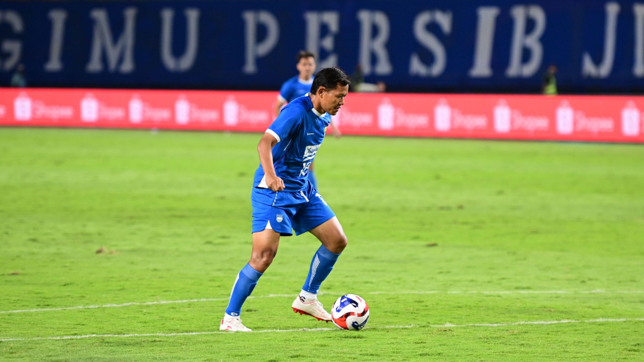 Gelandang Persib, Adam Alis
