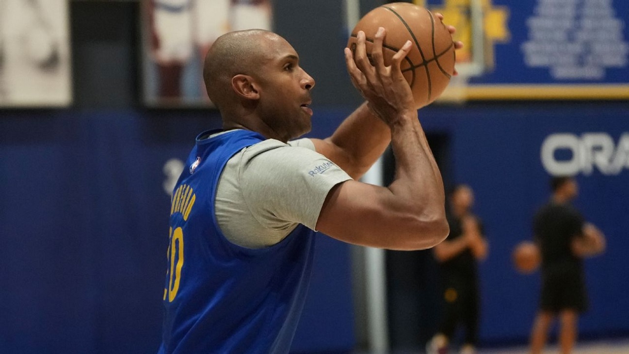 Al Horford tak pikir panjang untuk terima pinangan Warriors.