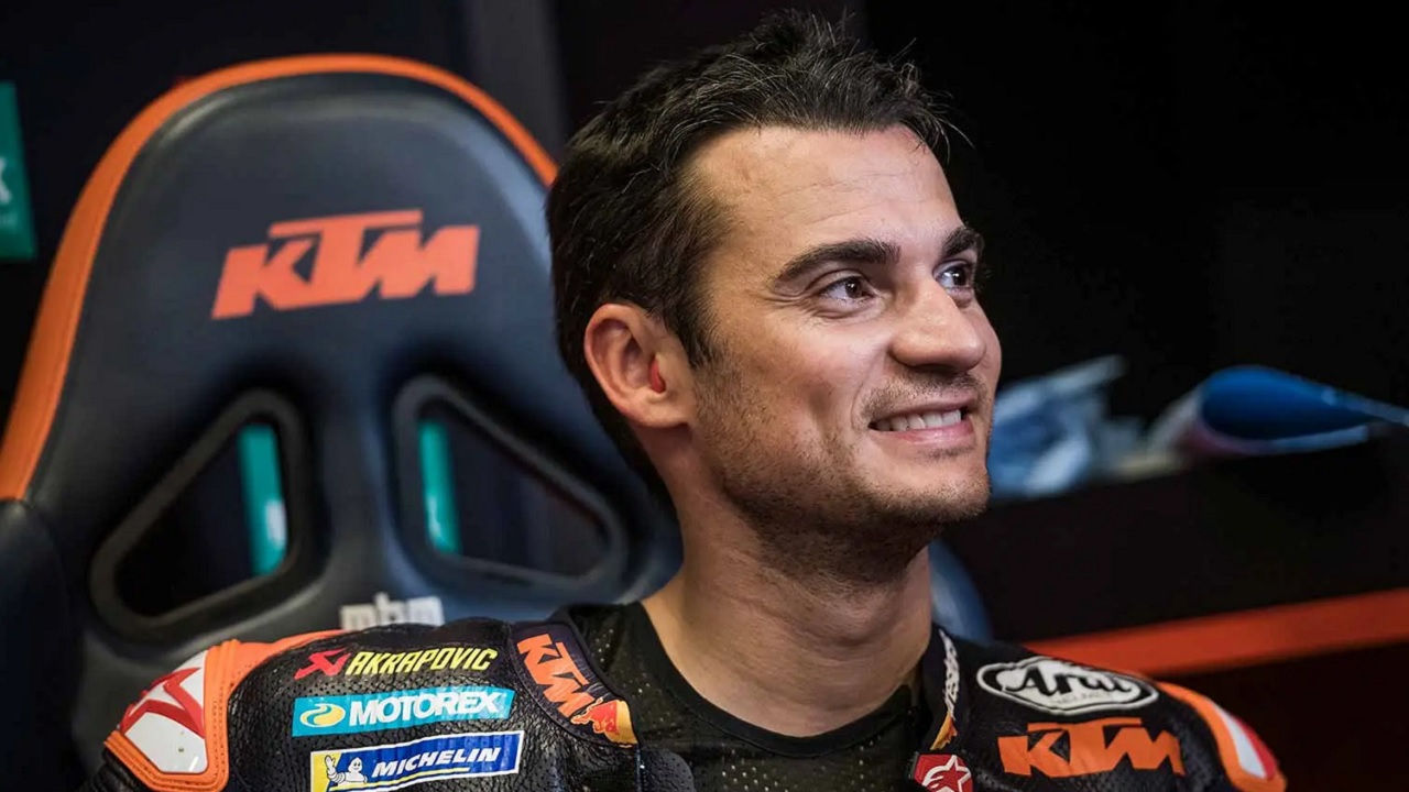 Dani Pedrosa ucapkan selamat kepada Marc Marquez yang raih gelar juara dunia lagi.