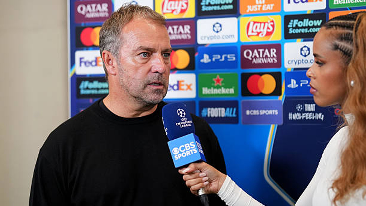 Hansi Flick Akui Barcelona Belum Selevel Paris Saint-Germain