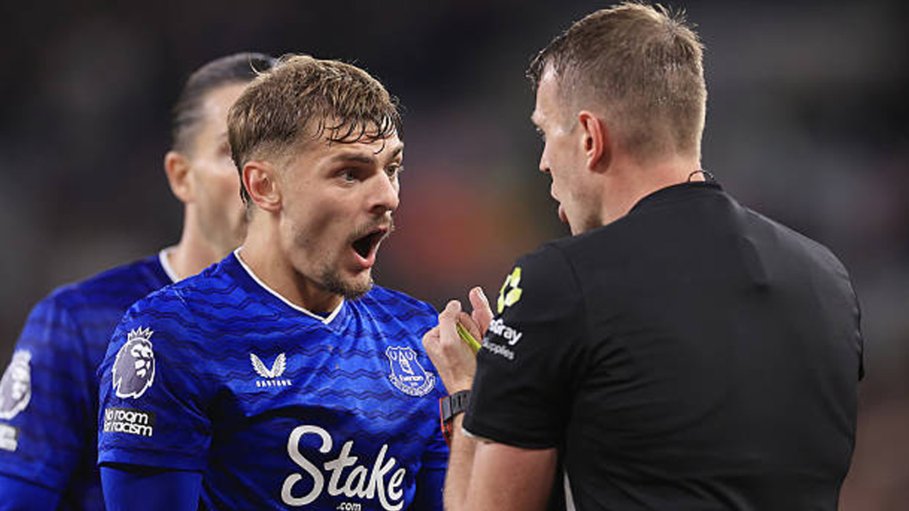 Kiernan Dewsbury-Hall Pertanyakan Konsistensi Wasit Premier League