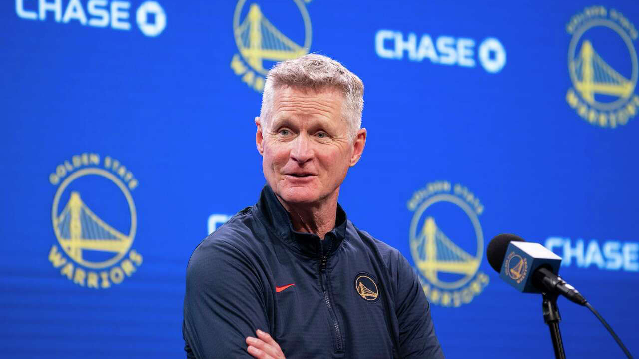 Steve Kerr fokus pada musim depan — yang bisa menjadi bab penutup era keemasan Golden State. (Foto: AP)