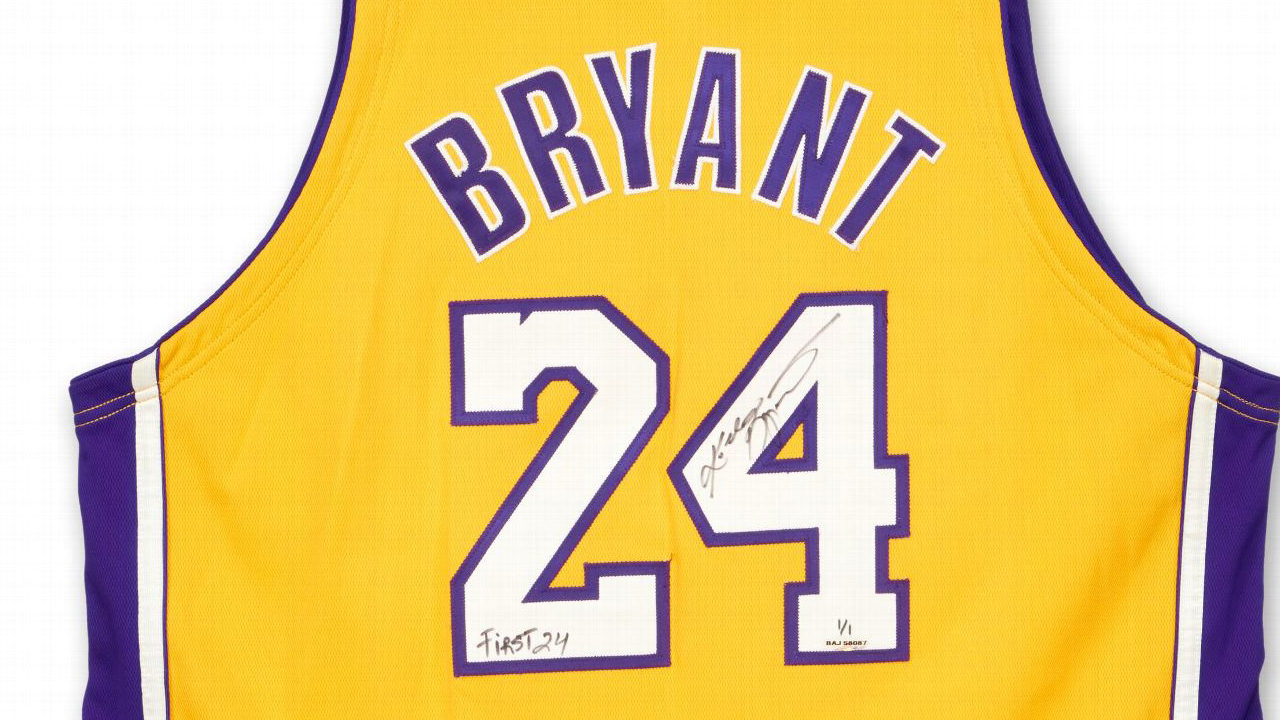 Kobe Bryant pertama kali mengenakan seragam tersebut pada 3 November 2006. (Foto: AP)