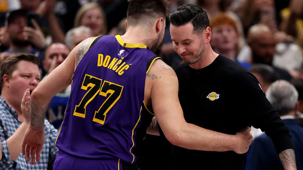Musim ini JJ Redick (kanan) ingin timnya mendapatkan keunggulan melalui disiplin dan kebugaran. (Foto: AP)