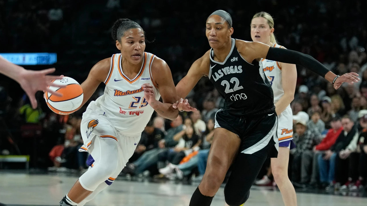 Alyssa Thomas (kiri) mencatatkan performa hampir triple-double, dengan 15 poin, 10 rebound, dan sembilan assist. (Foto: AP)