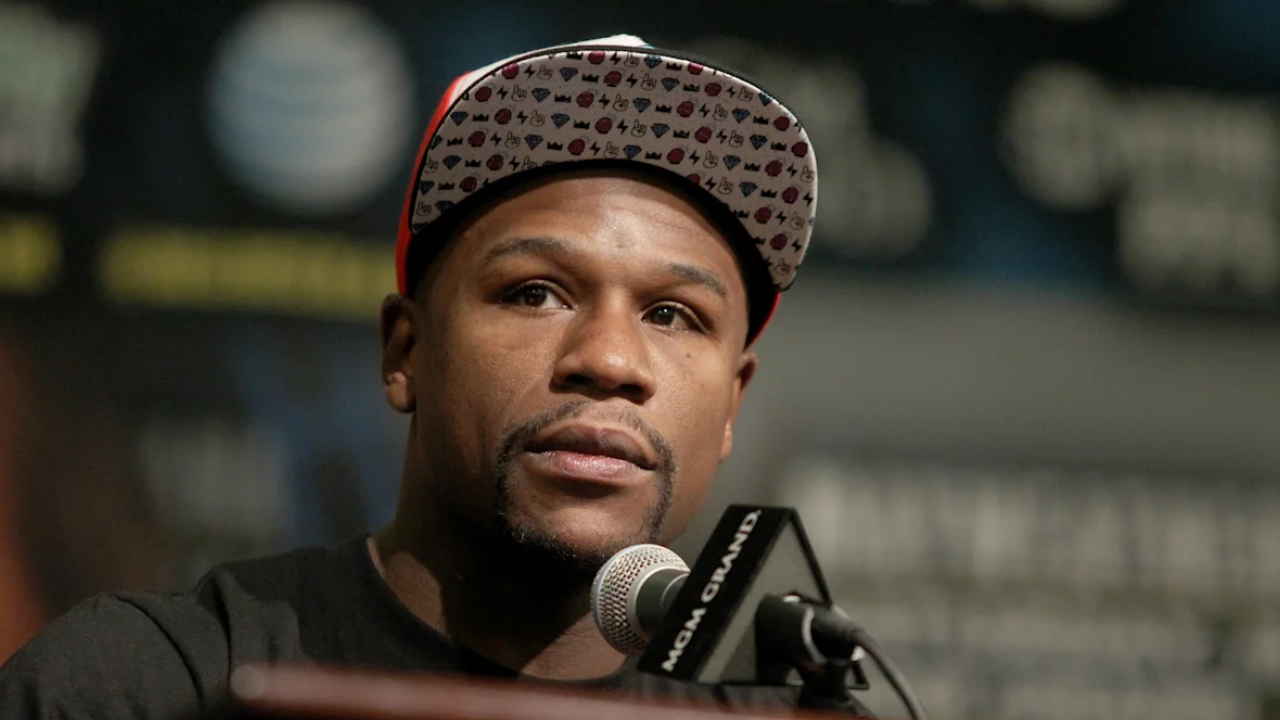 Floyd Mayweather sering terima kritik, yang menurut Crawford banyak di antaranya tidak adil dan keliru. (Foto: Fight TV)