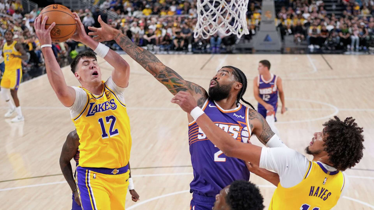 Phoenix Suns tampil dengan formasi baru, tim yang direkonstruksi di bawah manajer umum baru Brian Gregory dan pelatih kepala Jordan Ott. (Foto: AP)
