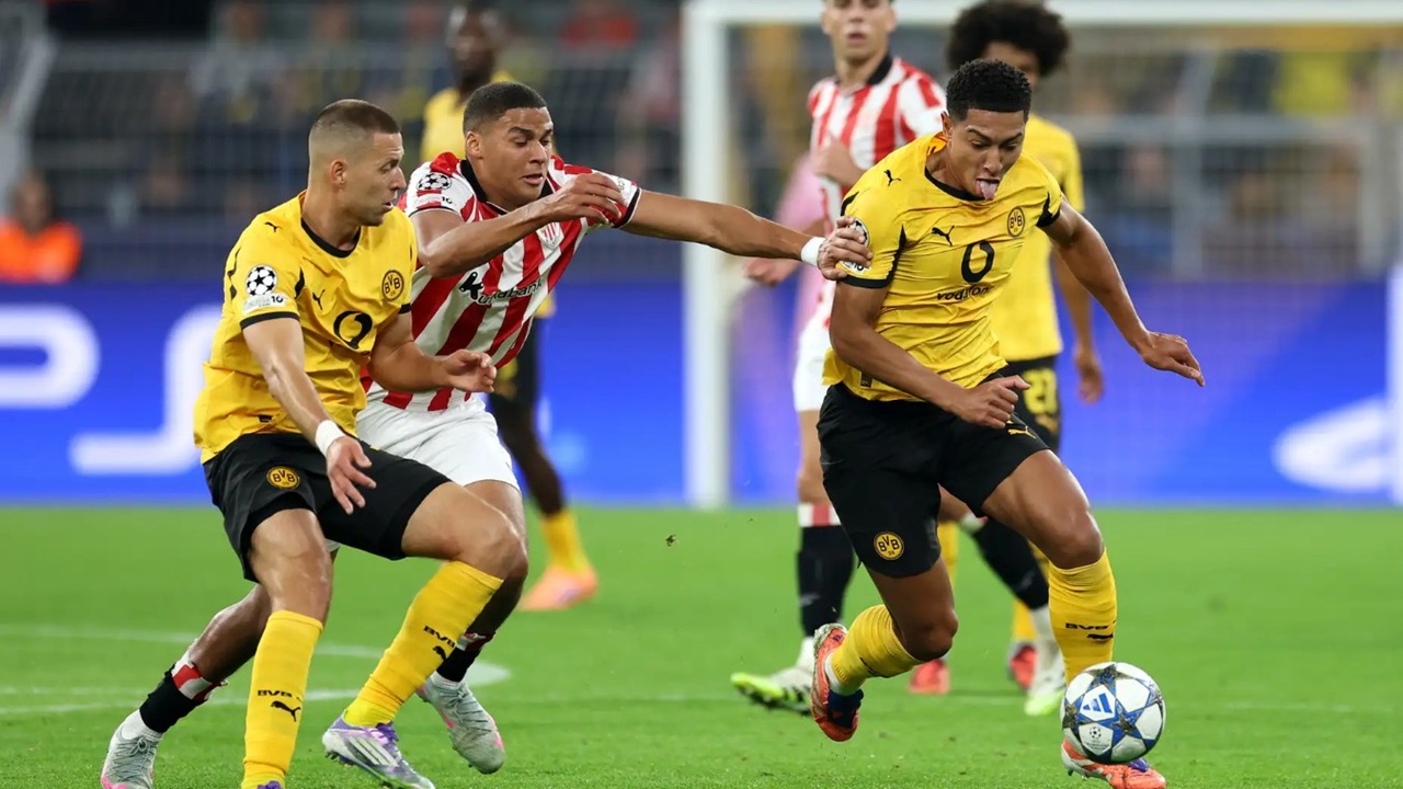 Aksi Jobe Bellingham Saat Bermain Bersama Borussia Dortmund (Sumber: Getty Images)