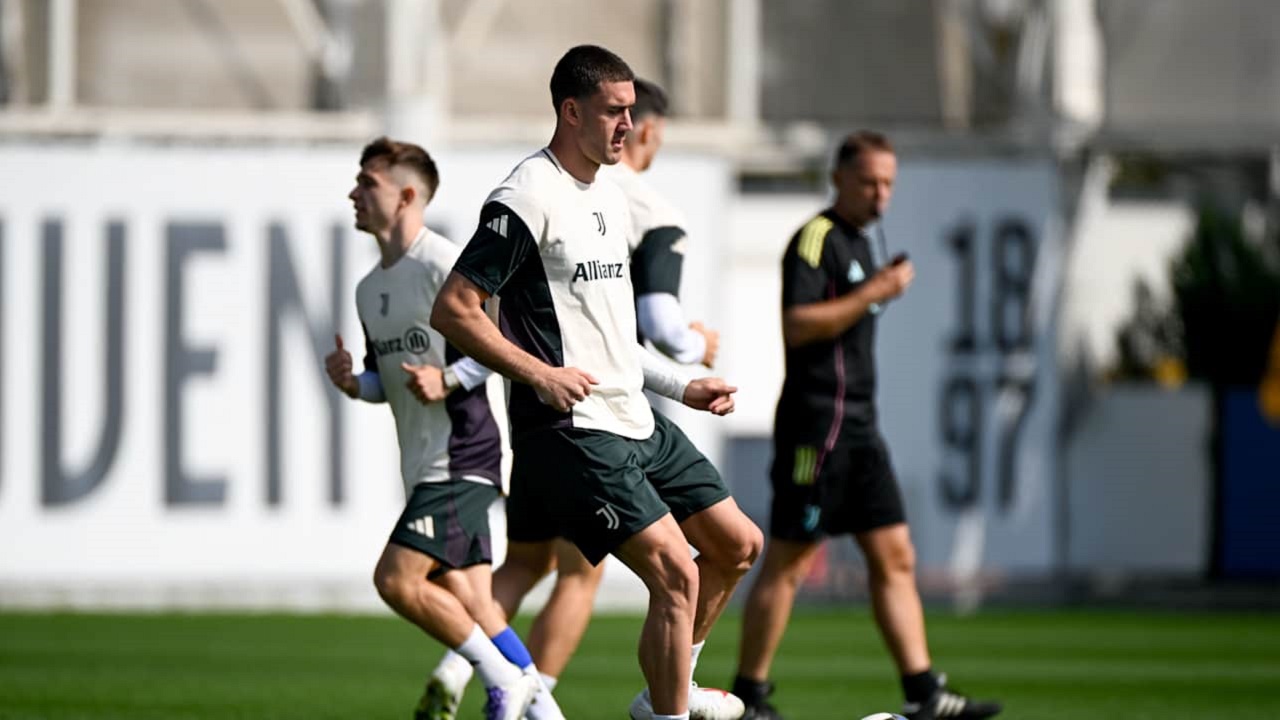 Dusan Vlahovic berpotensi starter saat Juventus hadapi AC Milan (Image: Juventus)