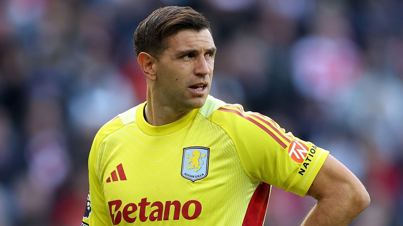 Kiper Aston Villa, Emiliano Martinez