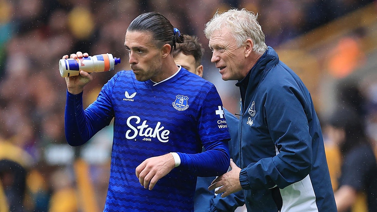 Jack Grealish dan manajer Everton, David Moyes. (Foto: Simon Stacpoole/Offside/Offside via Getty Images)